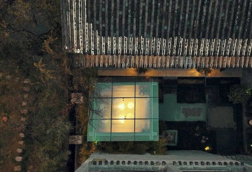 هتل Lijiang Qilu Garden