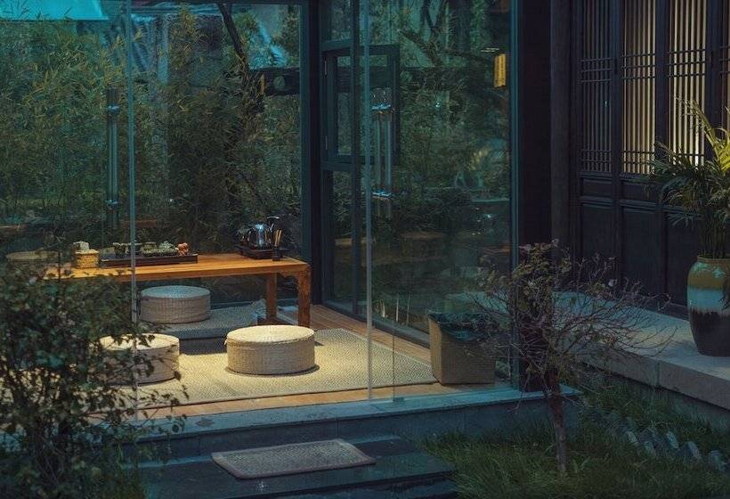 هتل Lijiang Qilu Garden