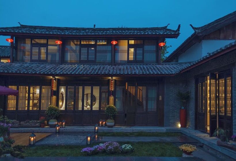 هتل Lijiang Qilu Garden