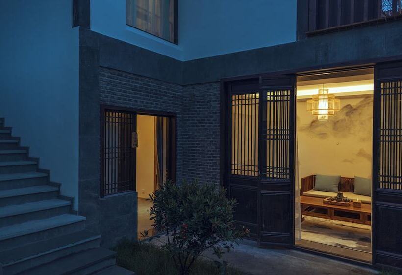 هتل Lijiang Qilu Garden