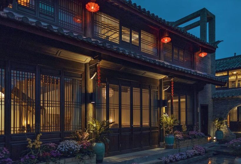 هتل Lijiang Qilu Garden