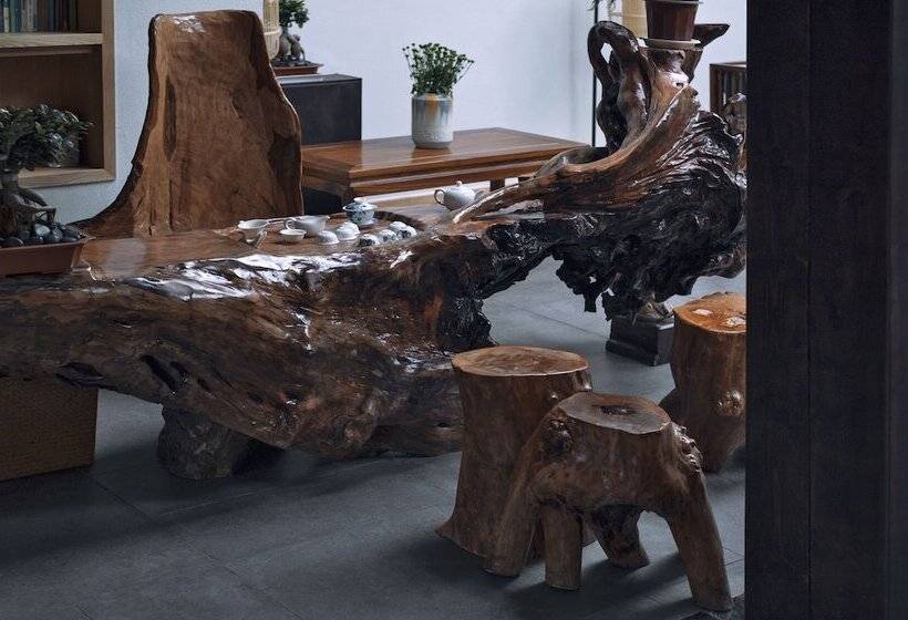 هتل Lijiang Qilu Garden