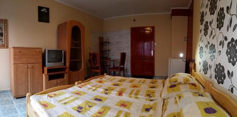 مبيت وإفطار Central Panzió Gyula