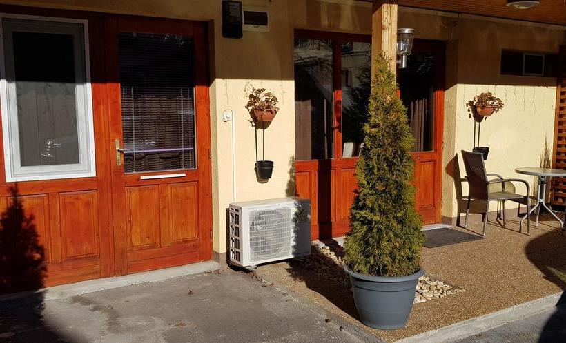 مبيت وإفطار Central Panzió Gyula