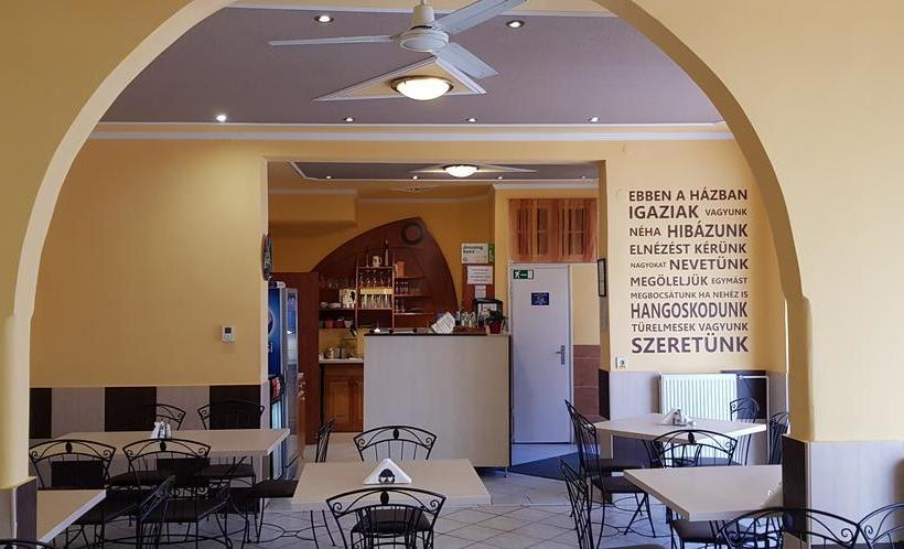 مبيت وإفطار Central Panzió Gyula