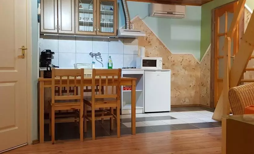 ベッドアンドブレックファースト Central Panzió Gyula