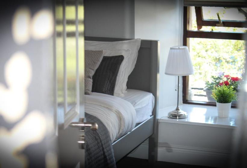 צימר The Enniskerry Inn