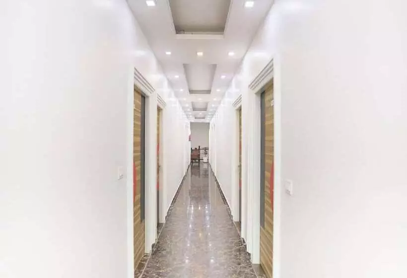 ホテル Sangvi Palace