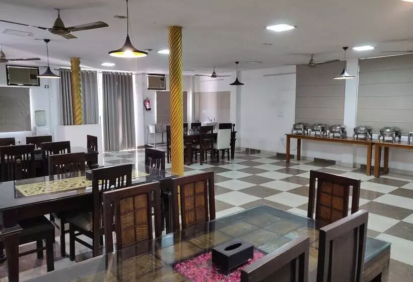 ホテル Sangvi Palace