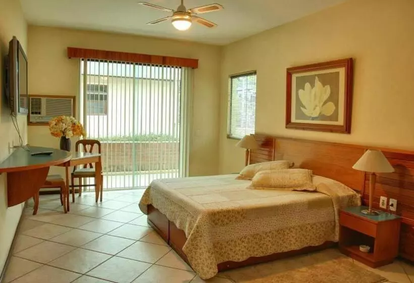 Hotelli Dominguez Plaza