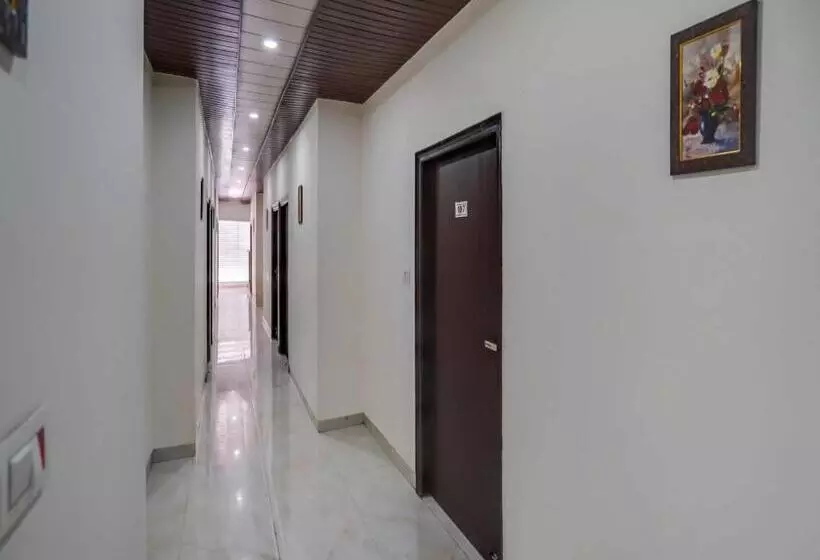 ホテル Oyo 10916 Aashirwad Residency