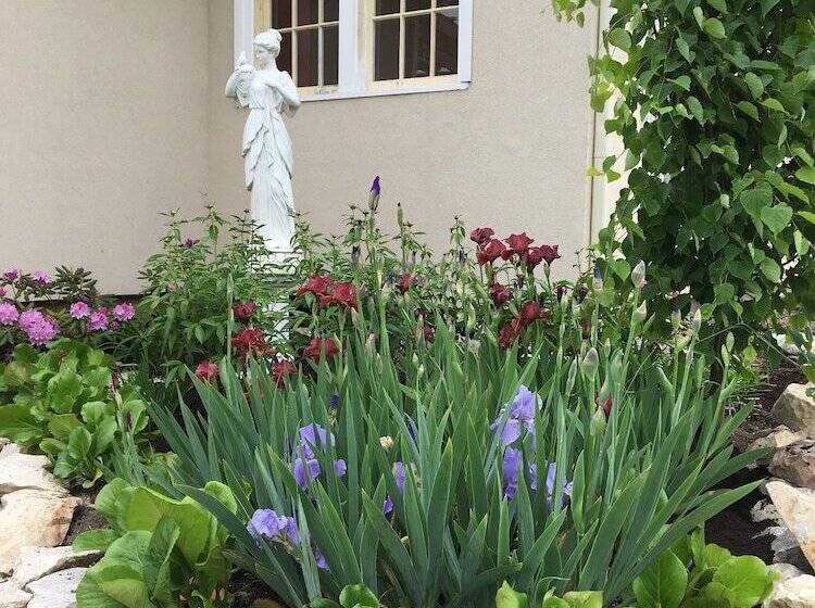 Отель Manoir Chamberland