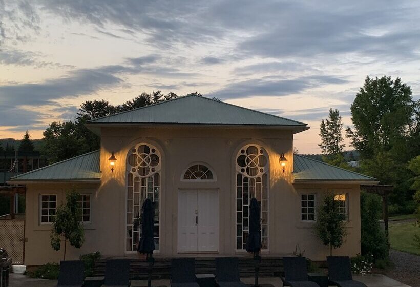 Отель Manoir Chamberland