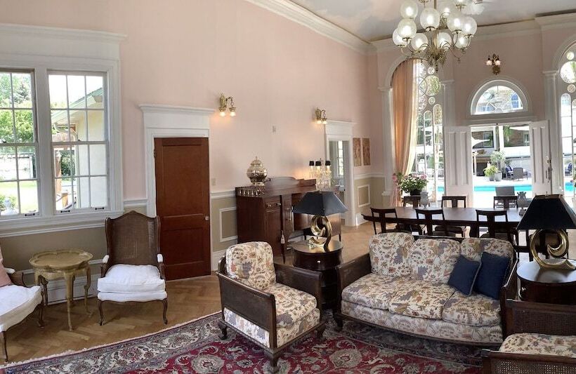 Отель Manoir Chamberland