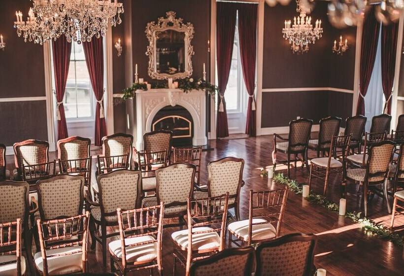 Отель The Grand