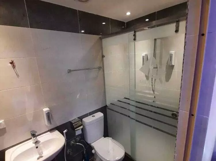 Midtown Hostel