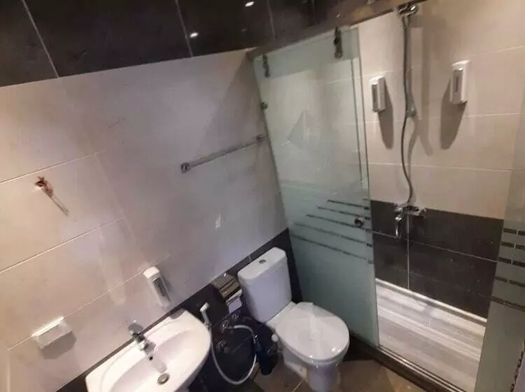 Midtown Hostel