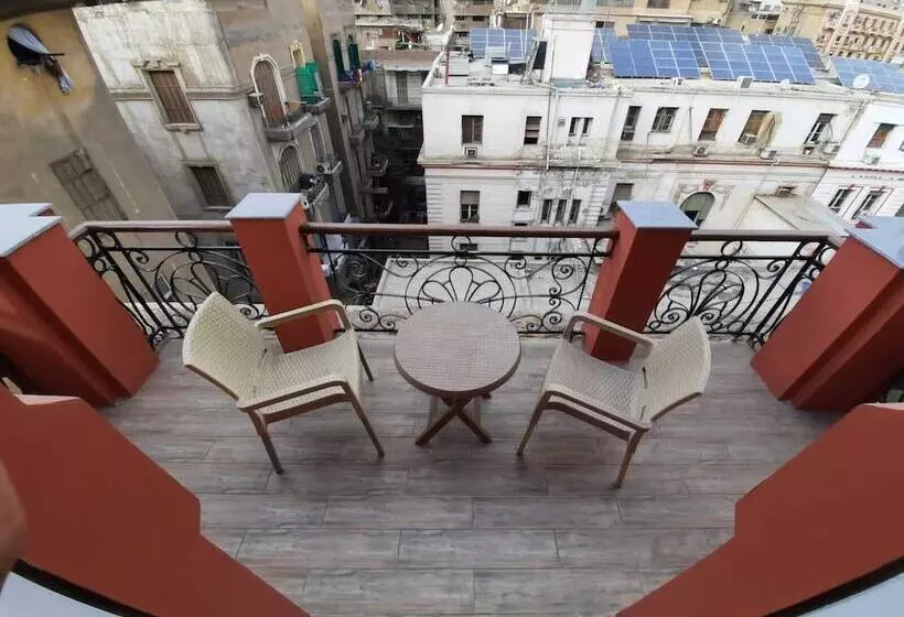 Midtown Hostel