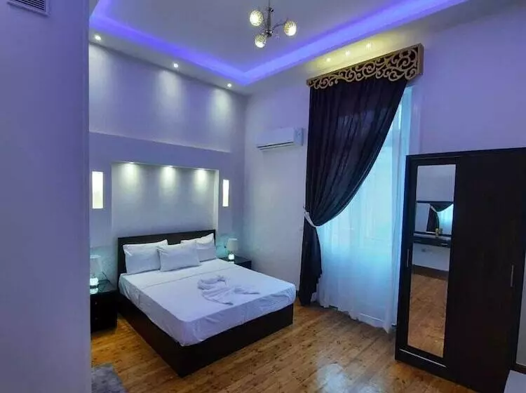 Midtown Hostel