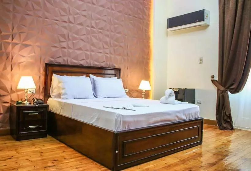 Midtown Hostel