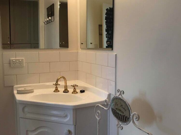 Azalea Cedar Rose Barossa Valley Villa