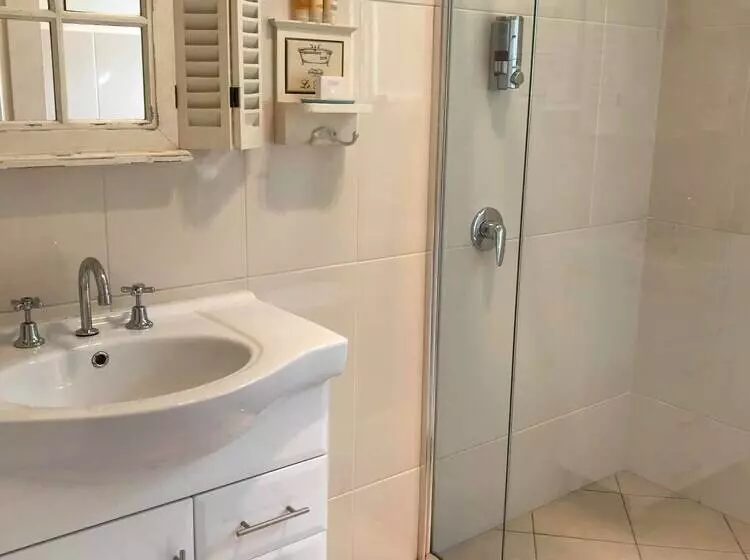 Azalea Cedar Rose Barossa Valley Villa