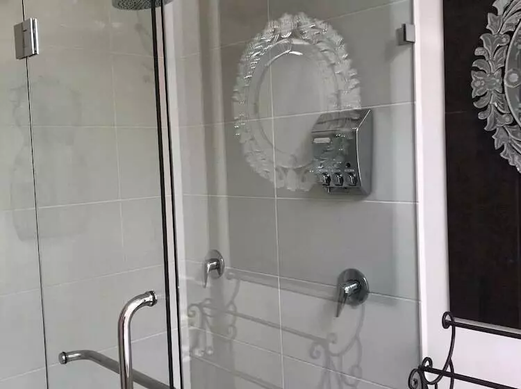 Azalea Cedar Rose Barossa Valley Villa