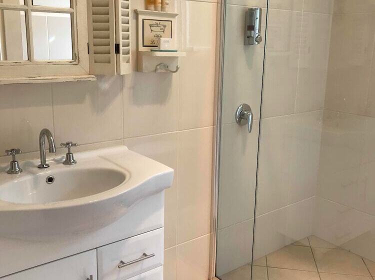 Azalea Cedar Rose Barossa Valley Villa