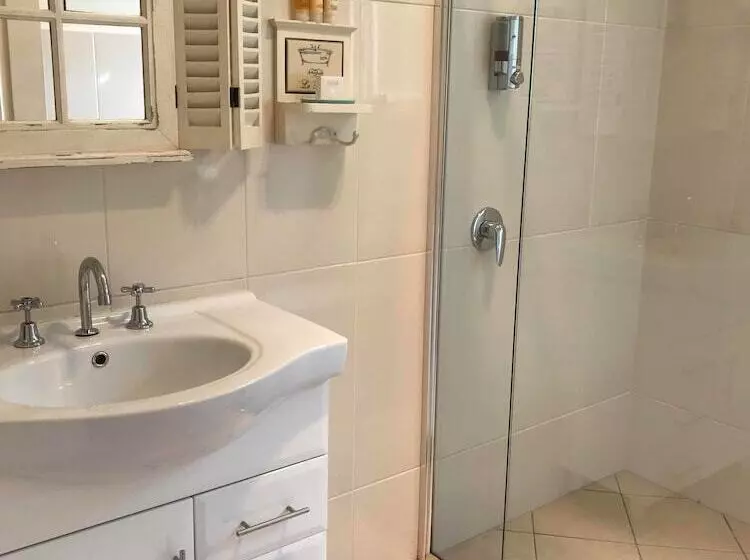 Azalea Cedar Rose Barossa Valley Villa