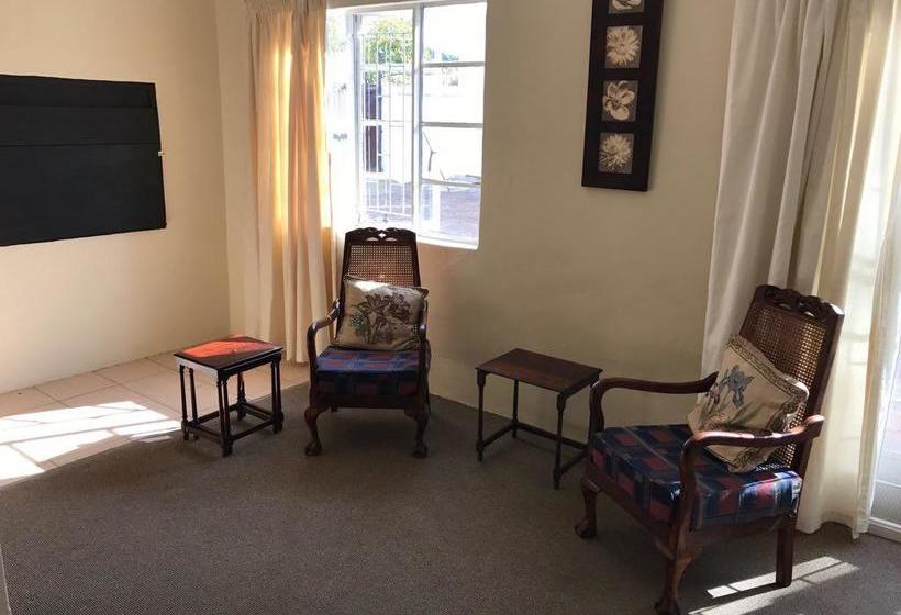 Bed and Breakfast Karoo Ouberg Guest Lodge