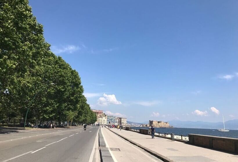 تختخواب و صبحانه Terrazza Aragon Room And Spa