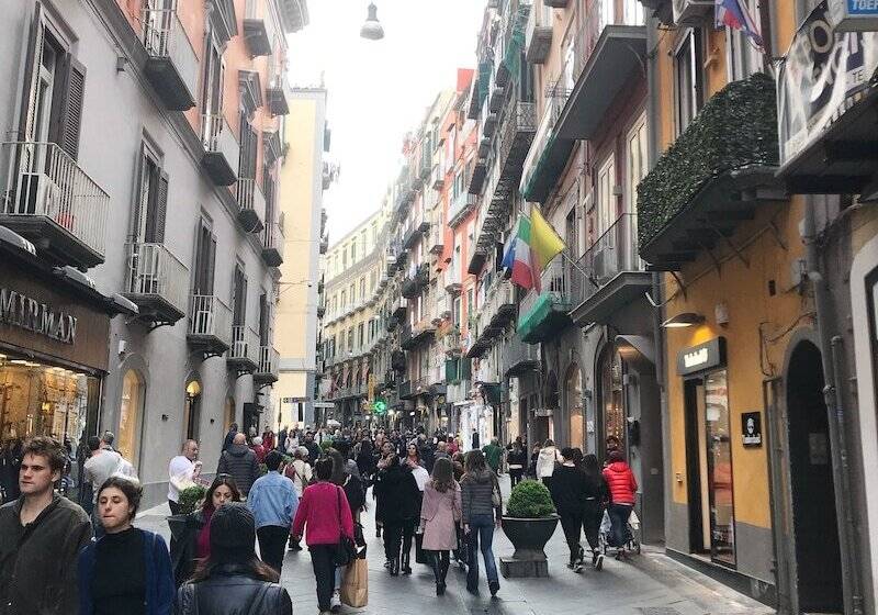 تختخواب و صبحانه Terrazza Aragon Room And Spa