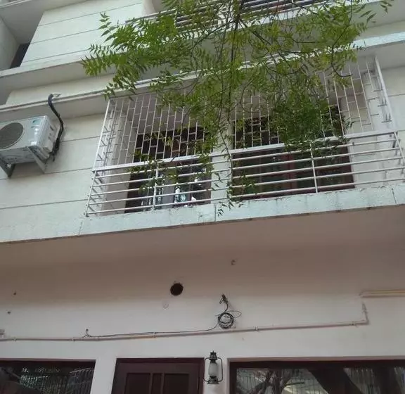 تختخواب و صبحانه The Neem