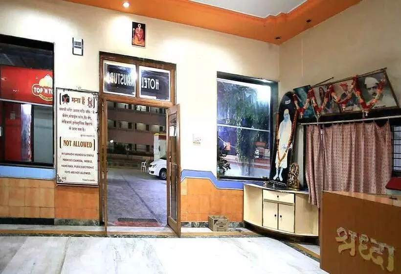 ホテル Kaustubh