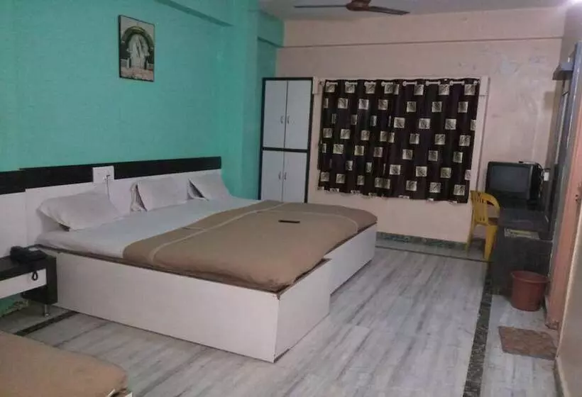 ホテル Kaustubh