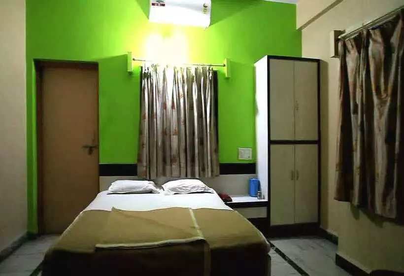 ホテル Kaustubh