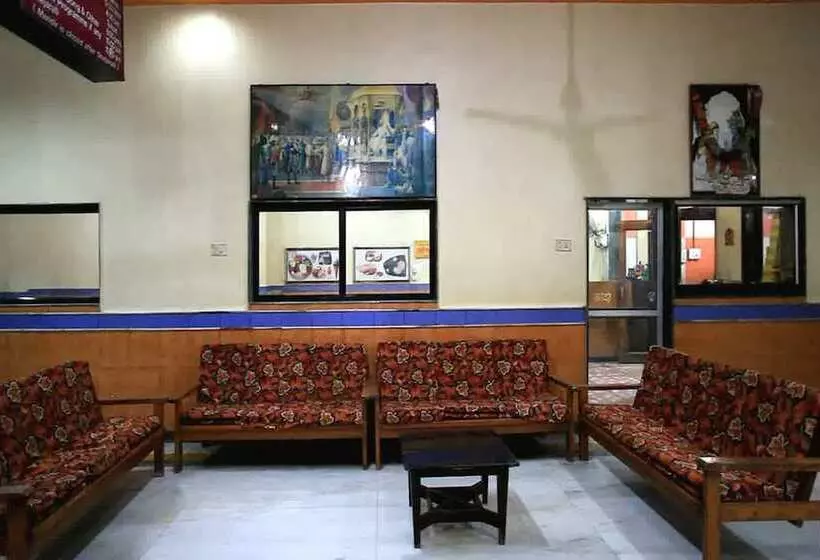 ホテル Kaustubh