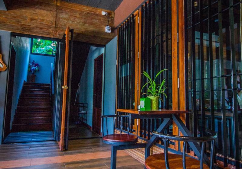 ホテル Na Siri Lakeview