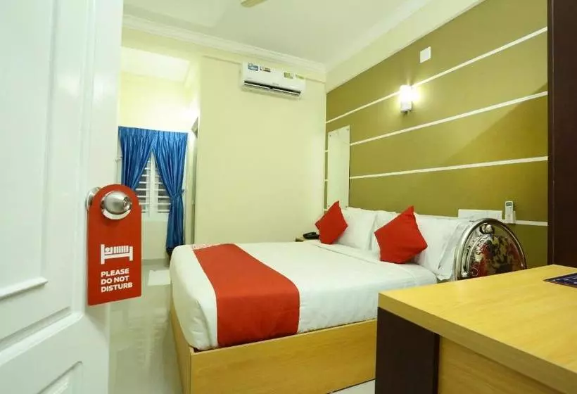Hotelli Treebo Thoduvas Star Plaza Cochin Airport