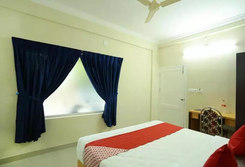 Hotelli Treebo Thoduvas Star Plaza Cochin Airport