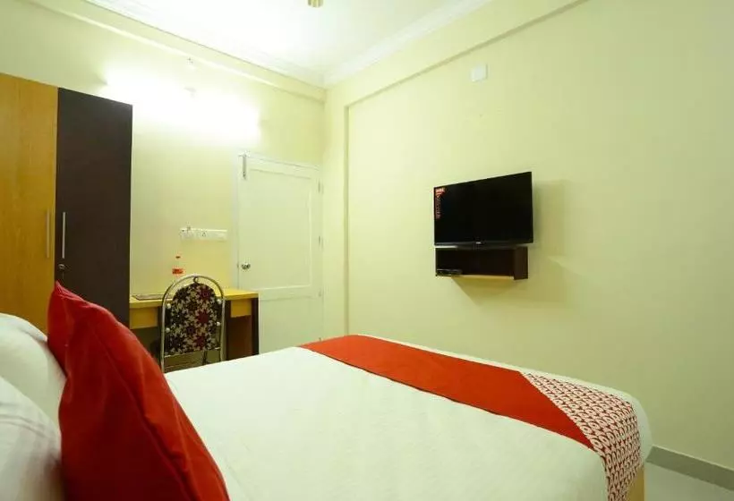 Hotelli Treebo Thoduvas Star Plaza Cochin Airport