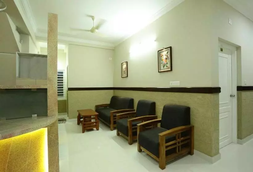 Hotelli Treebo Thoduvas Star Plaza Cochin Airport