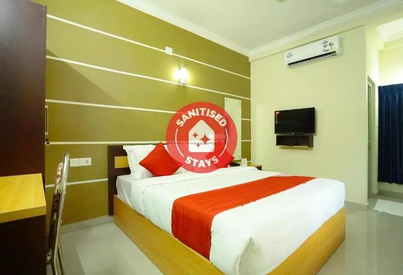 Hotelli Treebo Thoduvas Star Plaza Cochin Airport