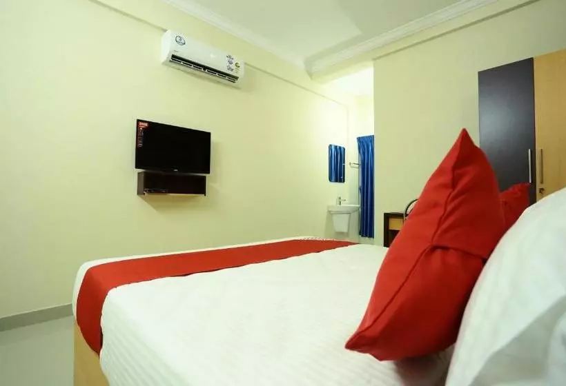 Hotelli Treebo Thoduvas Star Plaza Cochin Airport