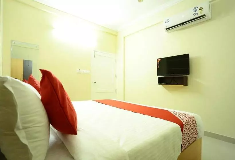 Hotelli Treebo Thoduvas Star Plaza Cochin Airport