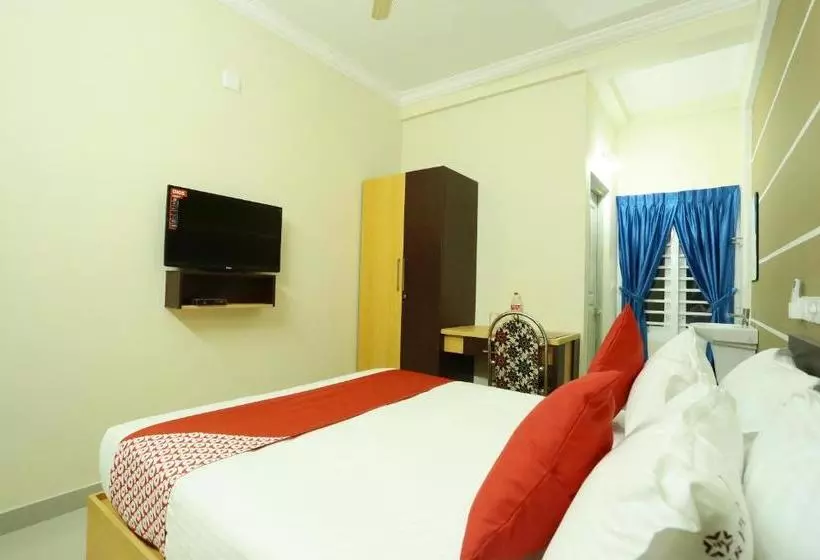 Hotelli Treebo Thoduvas Star Plaza Cochin Airport