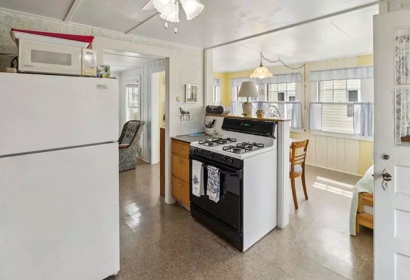 Coastal Cottage Retreat Steps From The Beach 2 Bedroom Cottage