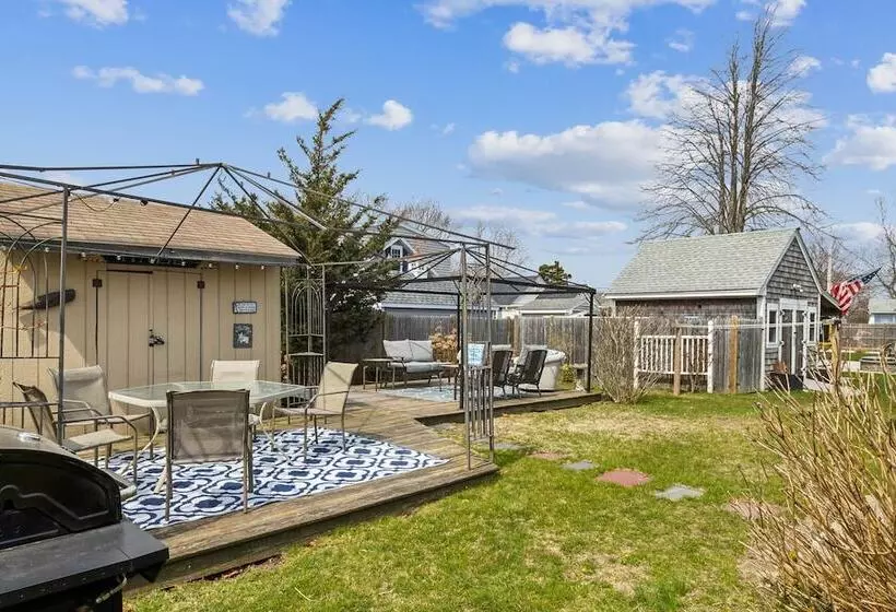 Coastal Cottage Retreat Steps From The Beach 2 Bedroom Cottage
