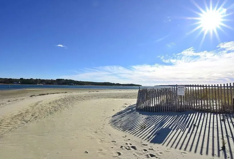 Coastal Cottage Retreat Steps From The Beach 2 Bedroom Cottage
