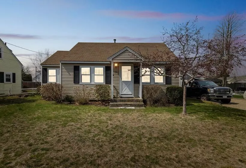 Coastal Cottage Retreat Steps From The Beach 2 Bedroom Cottage